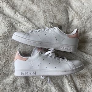NWT white/blush Stan smith sneakers, size 8.5